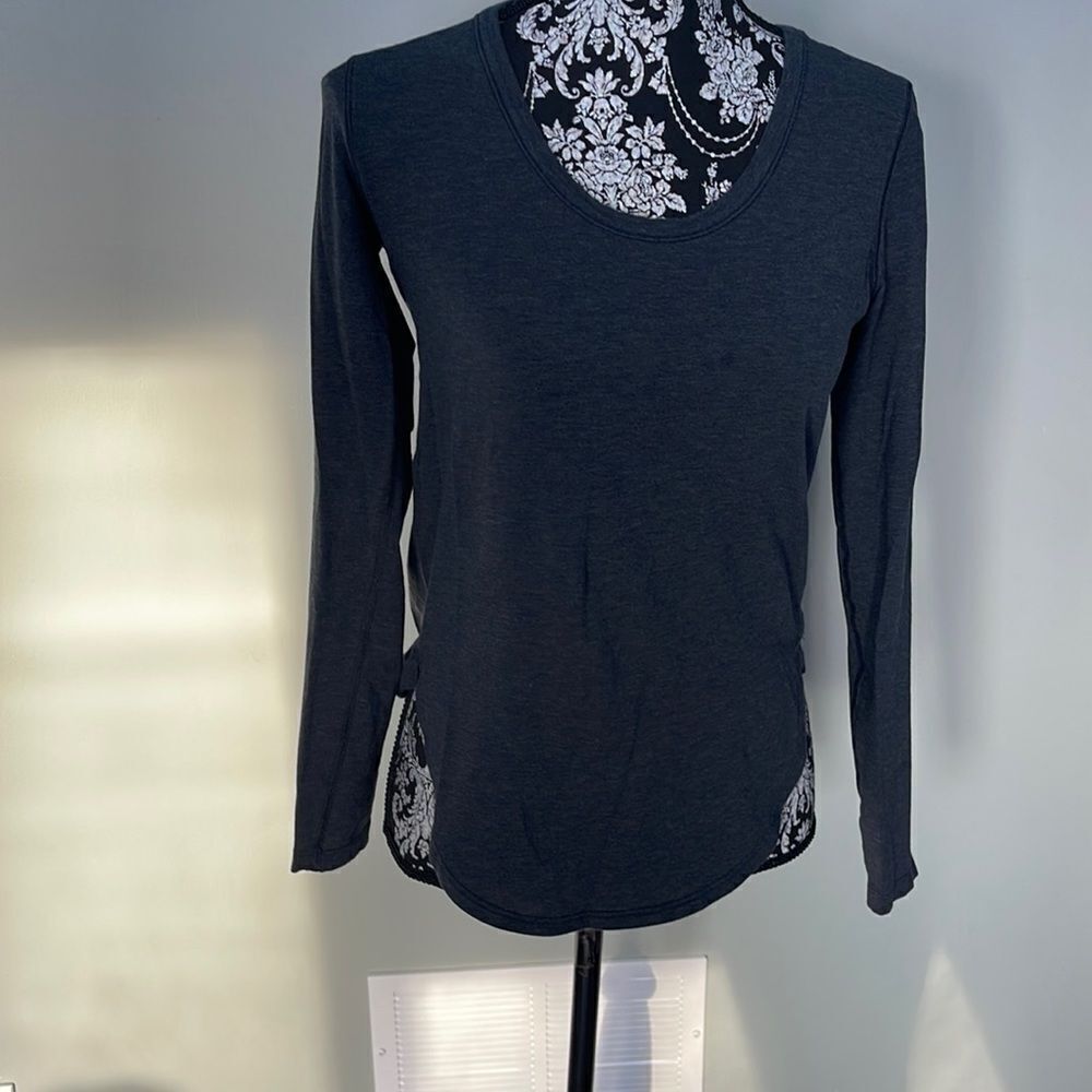 Lululemon size 4 longsleeve